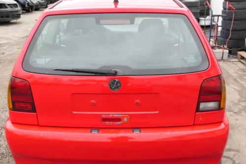 VW Polo 6N Heckklappe Klappe hinten Kofferraumklappe mit Scheibe rot LP3G