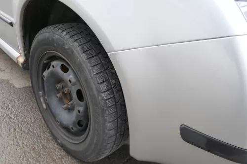 Skoda Fabia 6Y Stoßstange Stoßfänger vorne silber grau LF7T 2000-2004 - DELLE (167704)