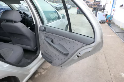 4 x Skoda Fabia 6Y Stufenheck Türverkleidung Verkleidung Tür vorn vorne links re (167772)