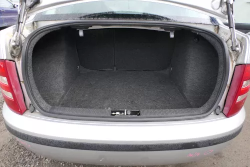 Skoda Fabia 6Y3 Stufenheck Verkleidung Teppich Kofferraum Kofferraumteppich