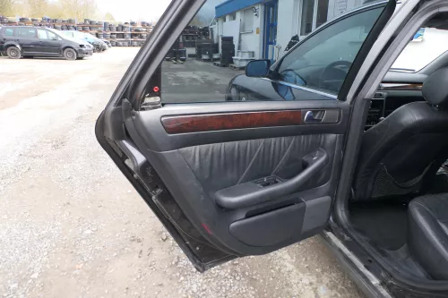 1x Audi A6 4B Türverkleidung Verkleidung Tür hinten links Leder onyx (167801)