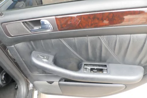 1x Audi A6 4B Türverkleidung Verkleidung Tür hinten rechts Leder onyx (167802)