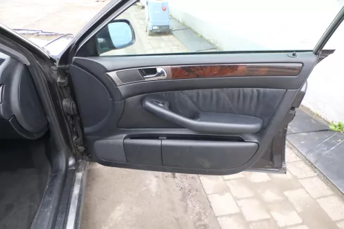 1x Audi A6 4B Türverkleidung Verkleidung Tür vorne rechts Leder onyx (167804)