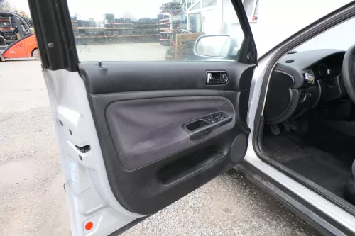 1x VW Passat 3B Variant Türverkleidung Verkleidung Tür vorne links schwarz