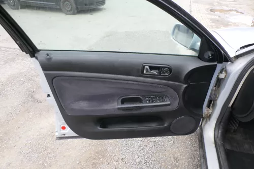 1x VW Passat 3B Variant Türverkleidung Verkleidung Tür vorne links schwarz (167827)