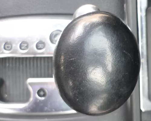 Audi A6 4B Griff Knopf Automatik Schaltknauf Schalthebel Leder schwarz (167939)