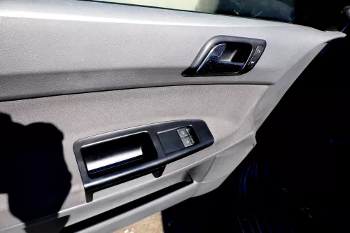 1x VW Polo 9N Türverkleidung Verkleidung Tür vorne links 2/3-Türer Fahrertür (168372)