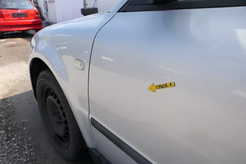 VW Passat 3B 3BG 3B6 Kombi + Limo Tür vorne links Fahrertür grau silber LB7Z ohn (168382)