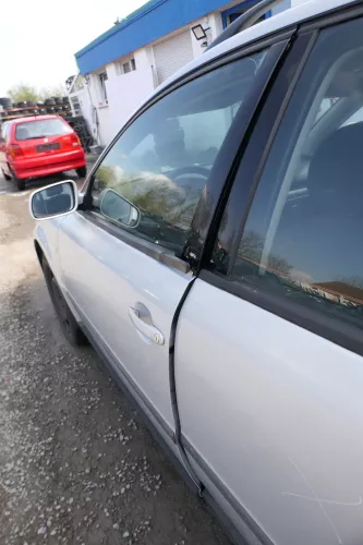 VW Passat 3B 3BG 3B6 Kombi + Limo Tür vorne links Fahrertür grau silber LB7Z ohn (168382)