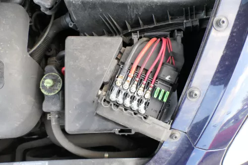 VW Beetle 9C Sicherungskasten Sicherungsdose Abdeckung Batterie Sicherung 5 (168453)