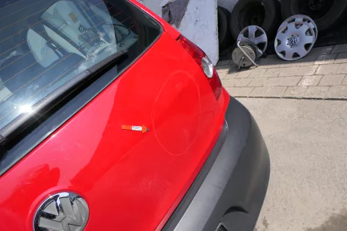 VW Fox 5Z Heckklappe Kofferraumklappe Klappe hinten + Scheibe rot LY3D - DELLE (168519)