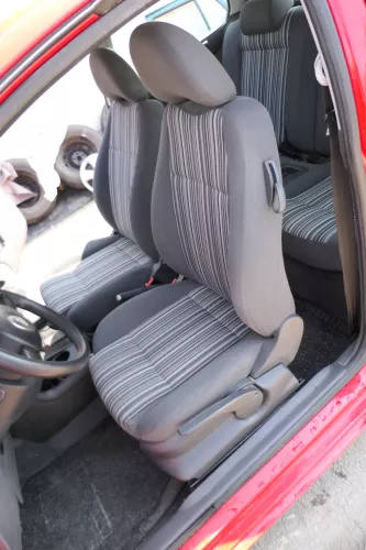 VW Fox Sitz Fahrersitz vorne links OHNEAirbag höhenverstellbar  v (168525)