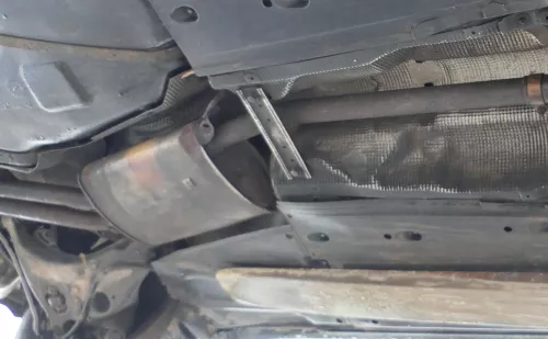 1x Audi A4 8E 8H B7 Cabrio Auspuff Mittelschalldämpfer Mitte hinten 2,5 TDI (168566)