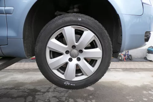 A6 4F TT Alufelgen Winterreifen Reifen Felgen 215/55 R16 97V 4F0601025AJ 4-6mm (168726)