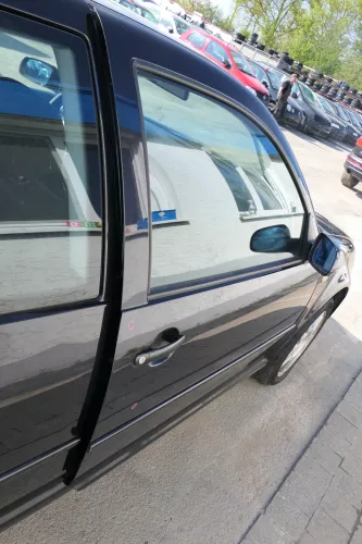 VW Golf 4 Tür vorne rechts Beifahrertür 2/3-Türer schwarz LC9Z ohnAnbauteile (168816)