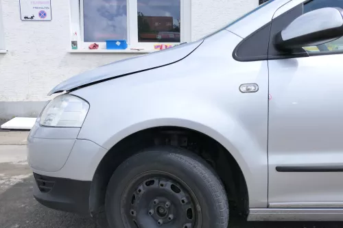 VW Fox Kotflügel vorne links silber LA7W