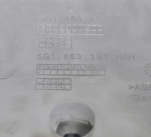 VW Golf 7 vorne Fach Ablagefach 5G1863391J 82V schwarz black it up 4-Motion (169190)