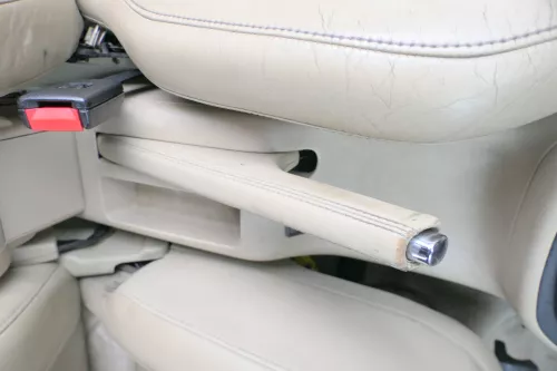 VW Golf 4 Bora Handbremse Feststellbremse Leder besch beige hellbeige (169491)