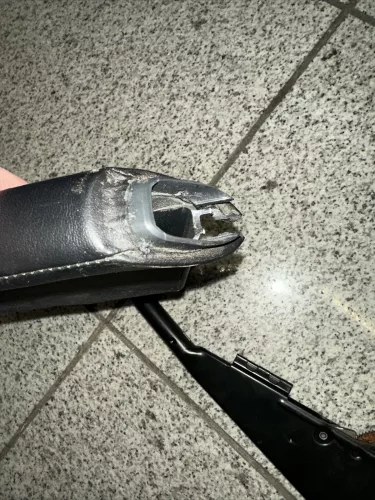 Audi A4 B5 Handbremse Feststellbremse schwarz Leder Griff 8D0711463C (169678)