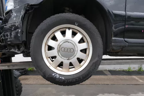 A6 4B Alufelgen Felgen 8D0601025M 6jx15H2 ET45 195/65 R15 Winterreifen 3-5mm (169714)