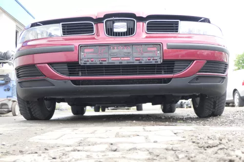 Leon 1M Toledo Stoßstange vorne Stoßfänger Grill rot LS3R