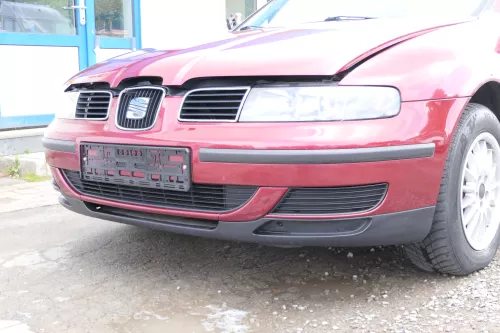 Leon 1M Toledo Stoßstange vorne Stoßfänger Grill rot LS3R (169756)