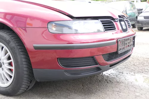 Leon 1M Toledo Stoßstange vorne Stoßfänger Grill rot LS3R (169756)