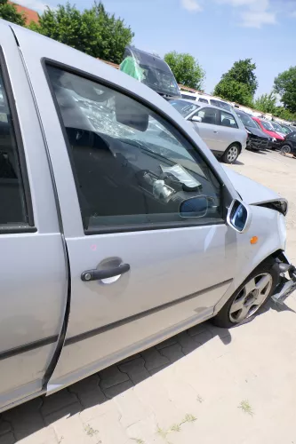 VW Golf 4 Bora Tür vorne rechts Beifahrertür 4/5-Türer+Kombi Variant LB7Z silber (169843)