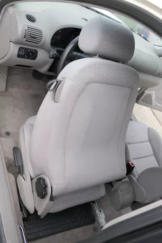 A3 8L Sitz Fahrersitz vorne links 2/3-Türer klappbar höhenverstellbar muschel gr (169982)