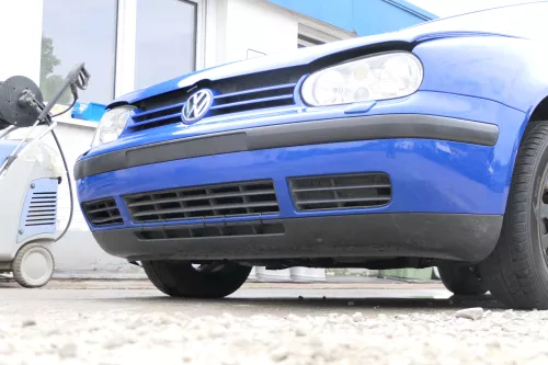 VW Golf 4 Stoßstange vorne Frontstoßstange Stoßfänger blau LW5Z SWR (170101)