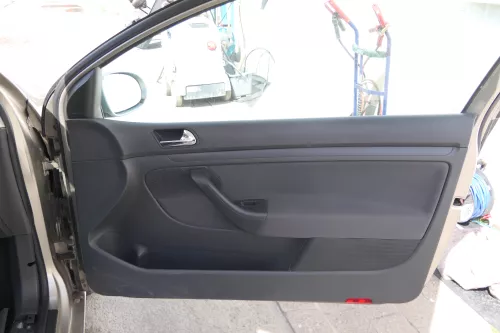 1x VW Golf 5 2/3-Türer Türverkleidung Verkleidung Tür vorne rechts (170393)