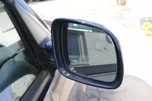 VW Golf 4 Bora manueller Spiegel vorne rechts Außenspiegel blau LA5G (170511)