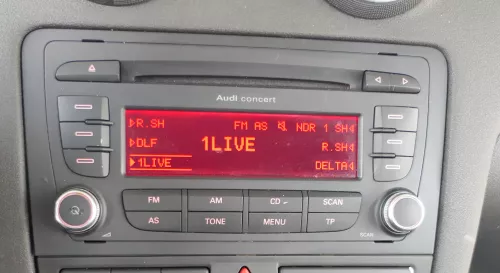 Audi A3 8P Radio CD Player Original concert 8P0035186G mit Code
