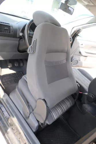 VW Fox Sitz Fahrersitz vorne links OHNEAirbag höhenverstellbar  v (170848)