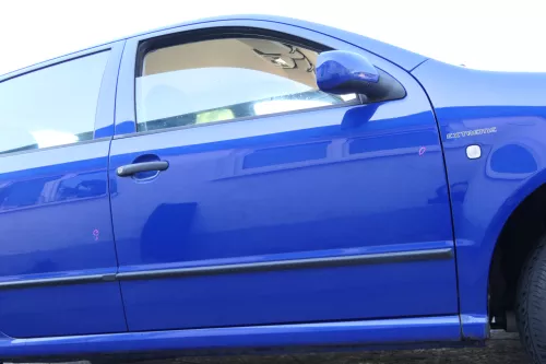 Skoda Fabia 6Y Kombi Limousine Tür vorne rechts Beifahrertür blau LF5K