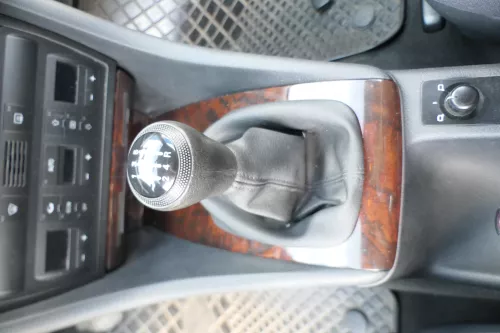 Audi A6 4B Schaltknauf Schaltsack Schaltknüppel original 5-Gang Leder schwarz (170946)