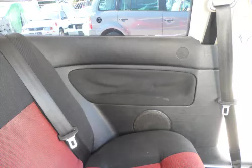 1x VW Golf 4 1J 2/3-Türer Verkleidung Seite hinten links schwarz Lautsprecher