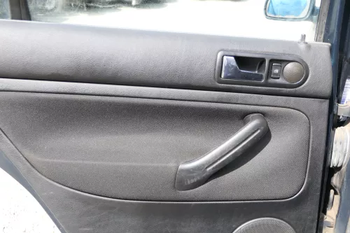 1x VW Golf 4 1J Limousine Türverkleidung Verkleidung Tür hinten links schwarz (171228)