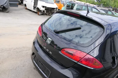 Seat Leon 1P Heckklappe Klappe hinten Kofferraumklappe schwarz LC9Z + Scheibe (171315)