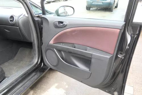 1x Leon 1P Türverkleidung Verkleidung Tür vorne rechts Griff grau persiaschwarz (171343)