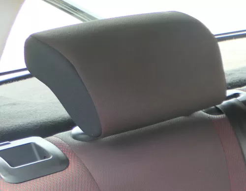 1x Seat Leon 1P Sitz hinten links / rechts Kopfstütze Kopfstützen rot /schwarz (171348)