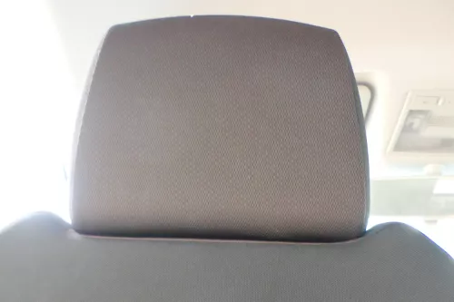 1x Seat Leon 1P Sitz vorne links / rechts Kopfstütze Kopfstützen rot /schwarz (171350)