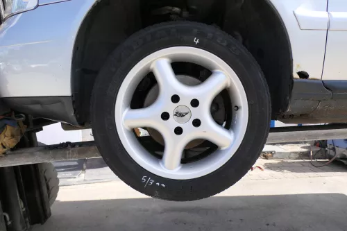 4x A4 B5 A6 4B Alufelgen 205/55 R16 91V Sommerreifen Reifen KBA 44409 AEZ 3-5mm (171472)