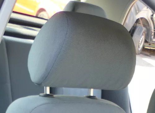 Skoda Fabia 6Y Kopfstütze vorne vorn rechts oder links bläulich 6Y0881921A
