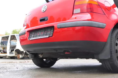 VW Golf 4 Limousine Stoßstange hinten Heckstoßstange Stoßfänger rot LP3G (171600)