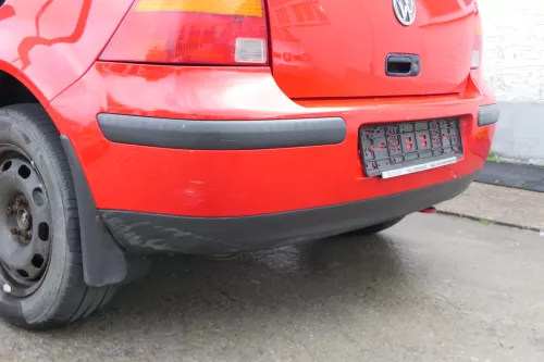 VW Golf 4 Limousine Stoßstange hinten Heckstoßstange Stoßfänger rot LP3G (171600)