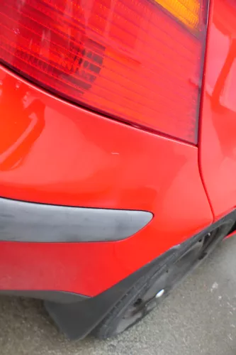 VW Golf 4 Limousine Stoßstange hinten Heckstoßstange Stoßfänger rot LP3G (171600)