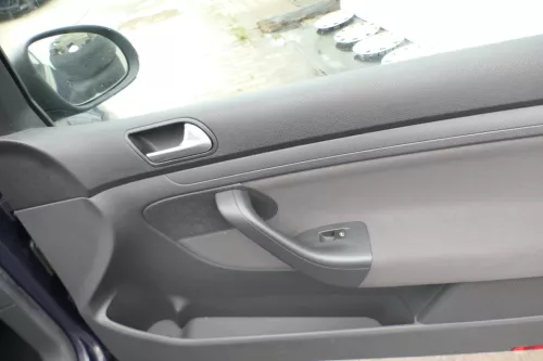 1x VW Golf 5 2/3-Türer Türverkleidung Verkleidung Tür vorne rechts (171919)