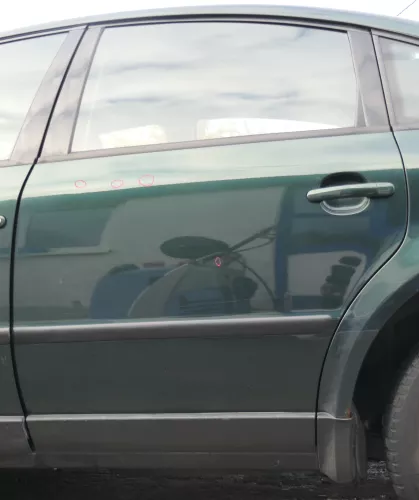 VW Passat 3B 3BG Limousine Tür hinten links grün LC6N