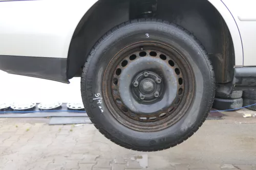 4X A4 B5 A6 4B Passat 3BG Felgen Reifen Winterreifen M+S 195/65 R15 91T 4-6mm (172010)